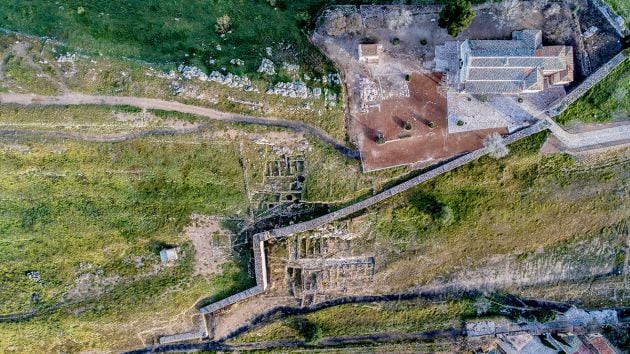 Imagen de la muralla que rodeaba al enclave de Alarcos