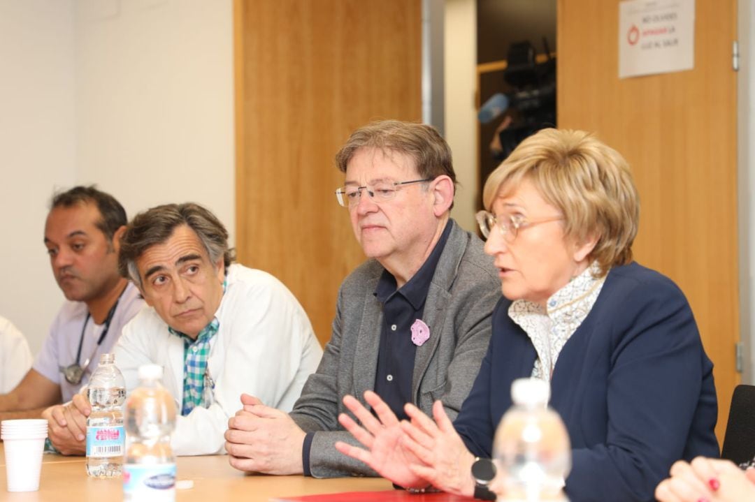 El president de la Generalitat, Ximo Puig, se ha reunido este domingo junto a la consellera de Sanidad, Ana Barceló, con el equipo directivo del hospital Clínico de València.