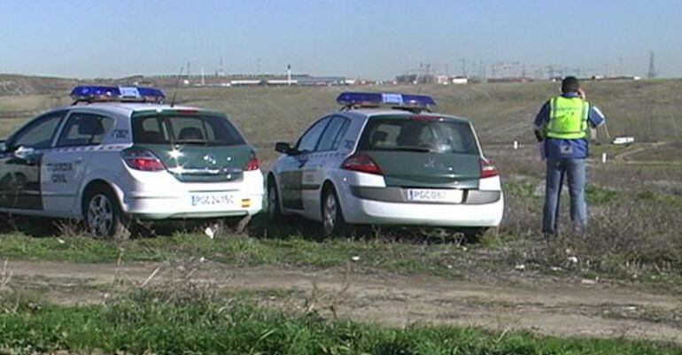 Imangen de dos vehículos de la Guardia Civil 