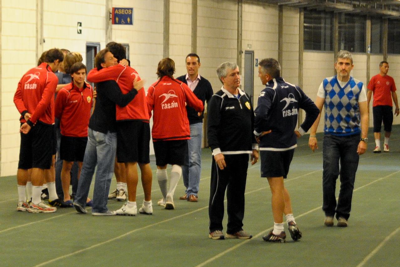 Oltra se despide de la plantilla del Almería y Olabe va ca mino del club.