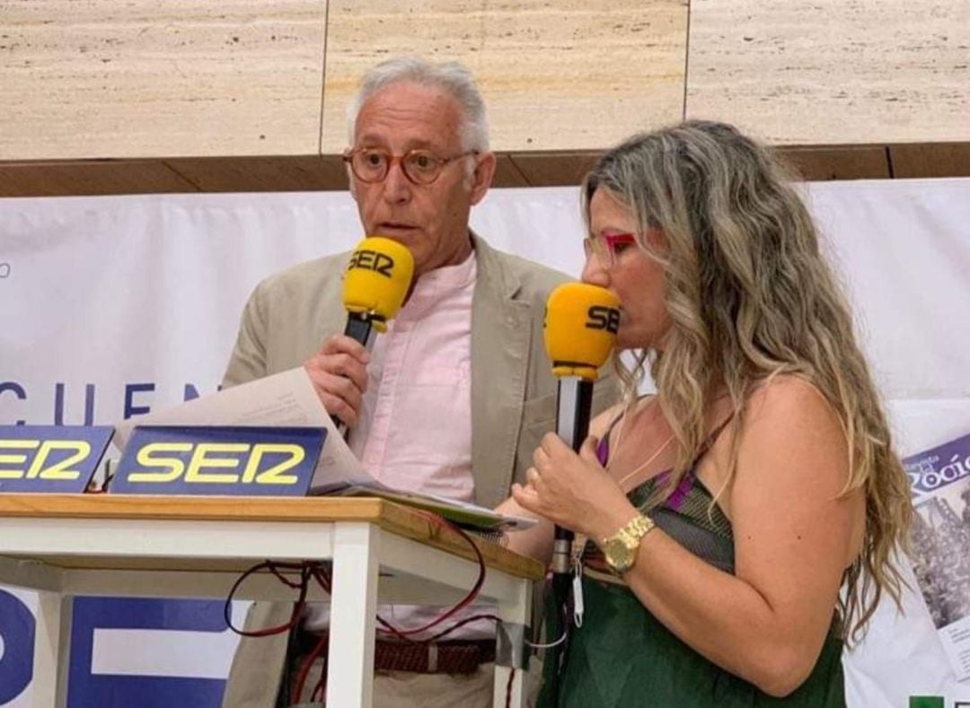 Paco Huelva director técnico del Plan Romero y Ana Gil periodista de la Cadena SER de Huelva