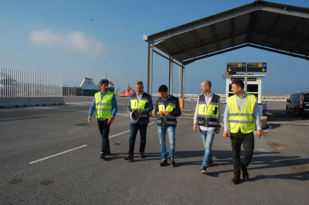 El presidente del puerto, José García Fuentes, visita las obras que se están realizando en la dársena motrileña