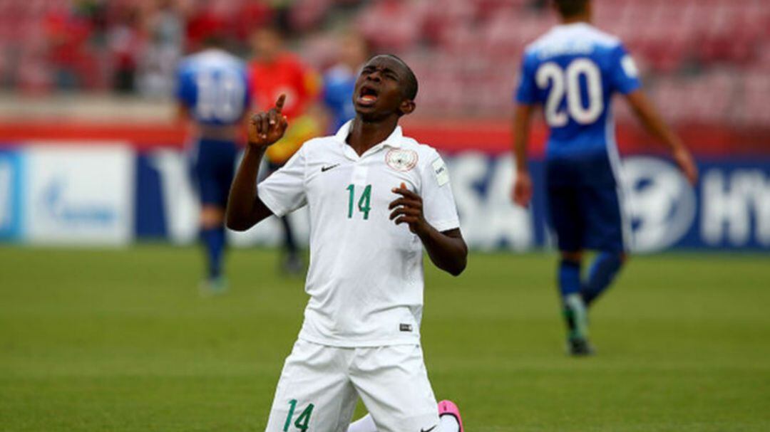 Ikwu durante un partido con su selección de Nigeria.