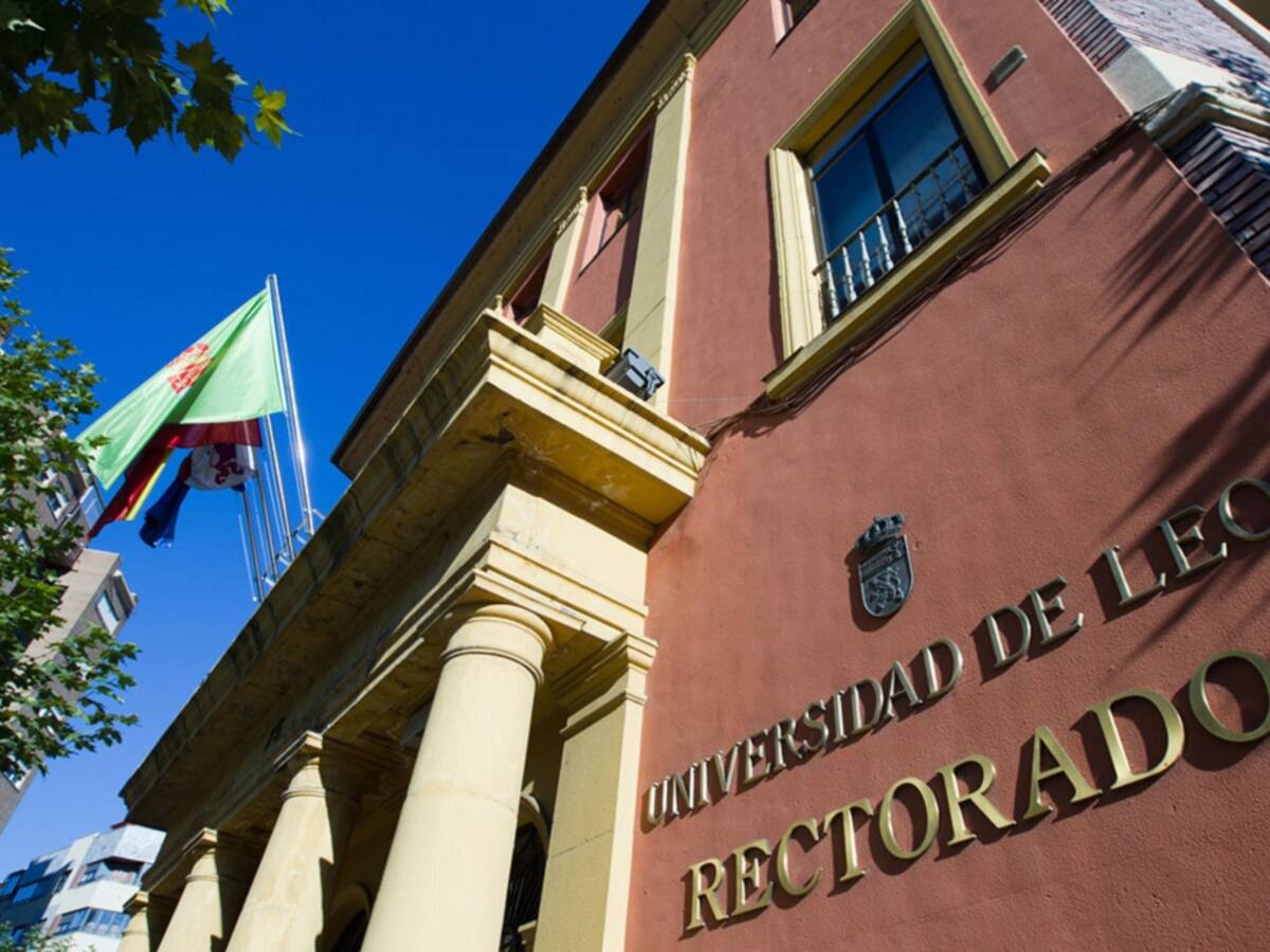 Profesores e investigadores de la ULE denuncian que cobran 500 euros menos que sus compañeros funcionarios