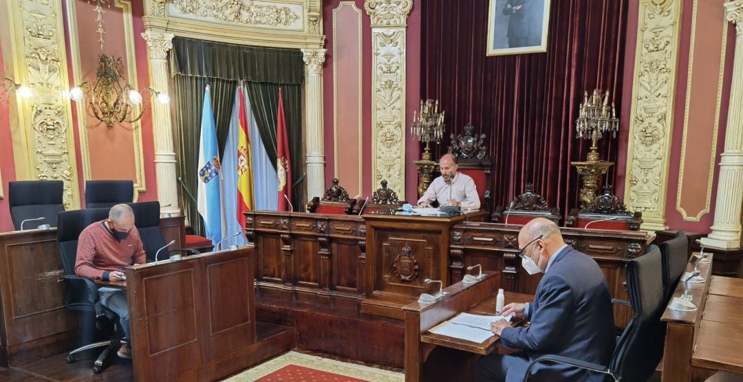 Gonzalo Jacome, Armando Ojea y Telmo Ucha, en una junta de gobierno