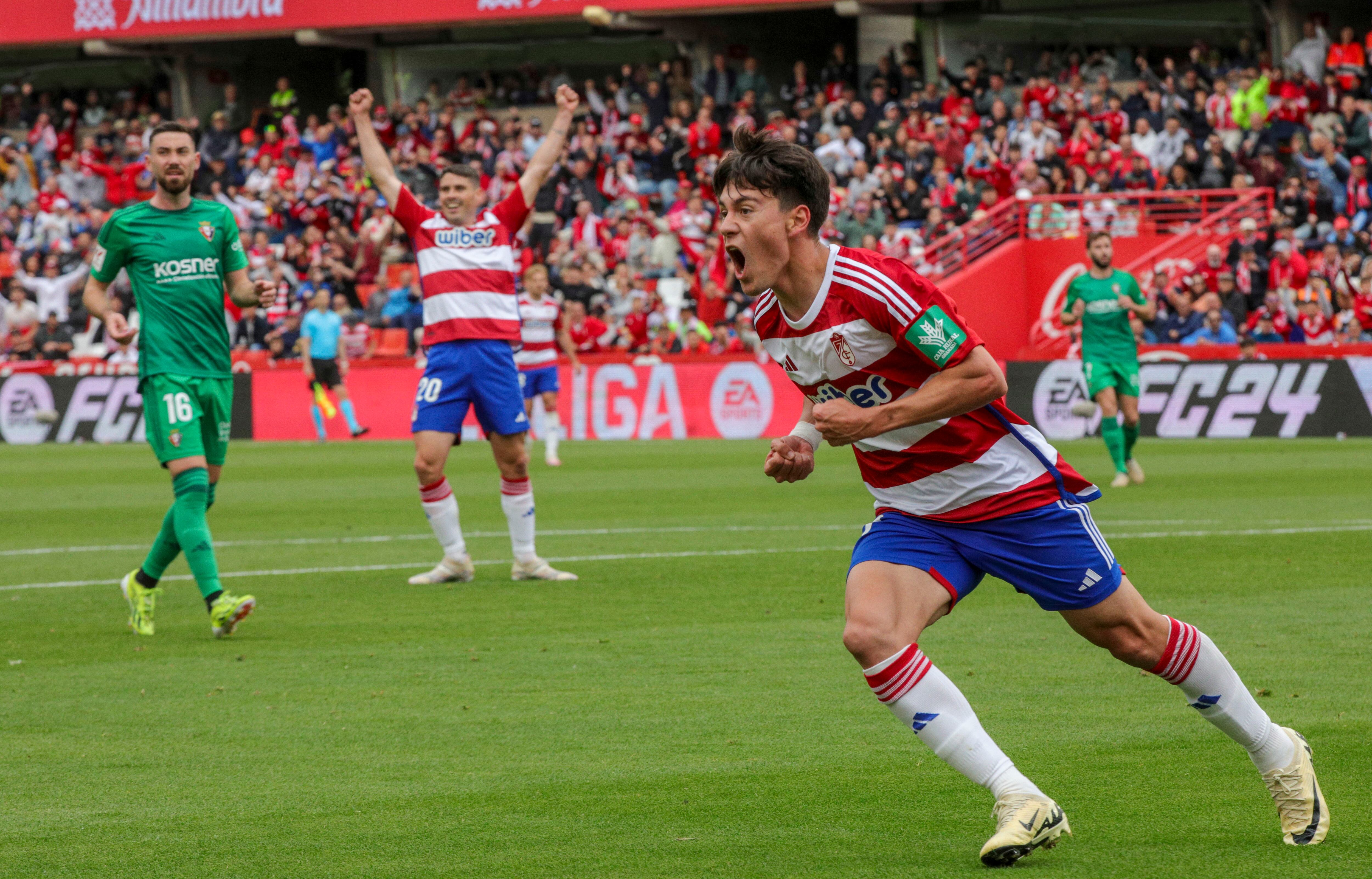 El uruguayo del Granada Facundo Pellistri el primer gol de su equipo en la goleada a Osasuna en el Nuevo estadio Los Cármenes de Granada