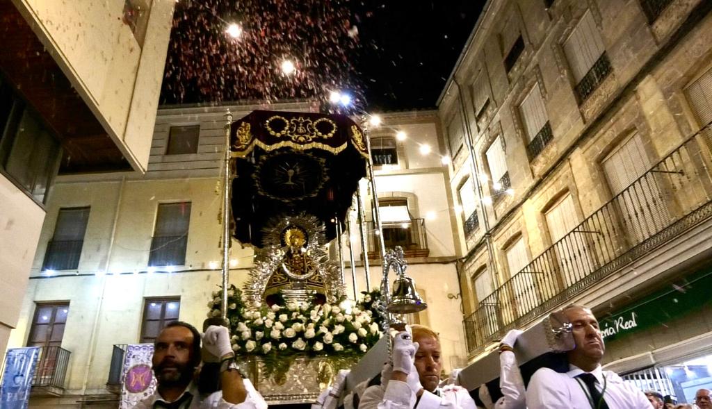 La Virgen de Guadalupe a su paso por la plaza Doctor Quesada