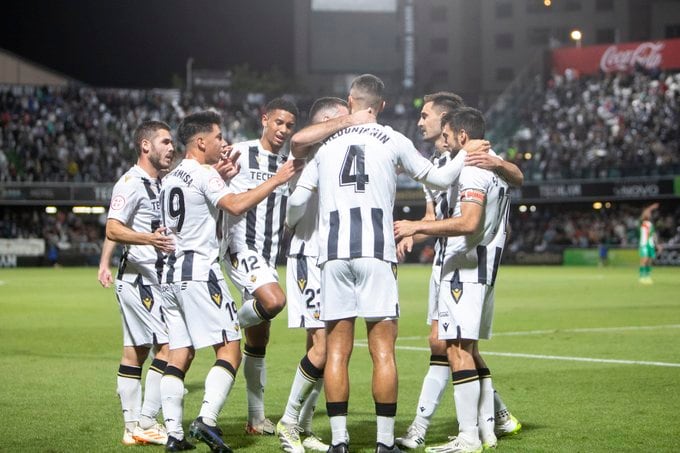 Jugadores del CD Castellón celebrando un gol