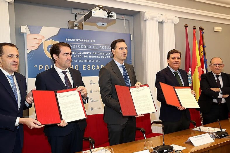 Foto de familia de la Firma del Protocolo  para el Polígono Escaparate