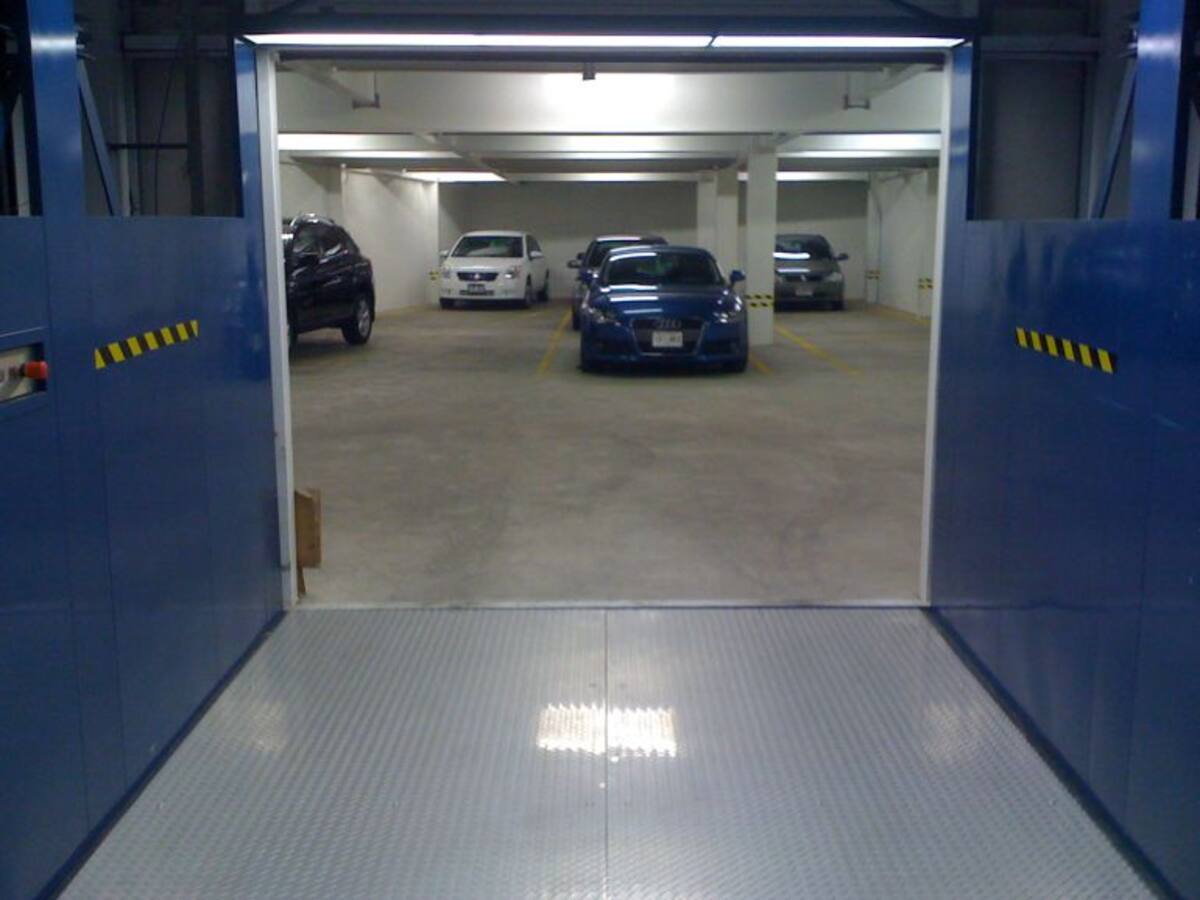 Muere un hombre al ser atropellado por su propio vehículo en un garaje