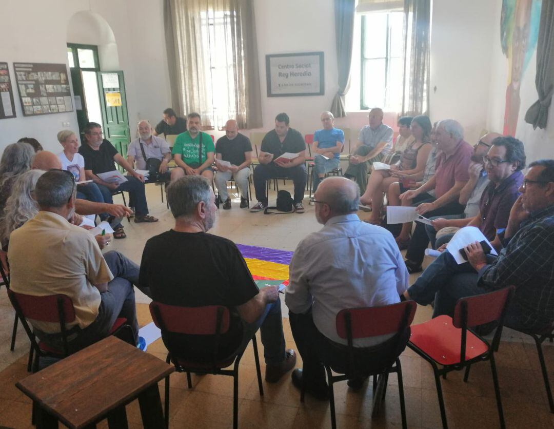 Reunión de los colectivos memorialistas en el Centro Social Rey Heredia.