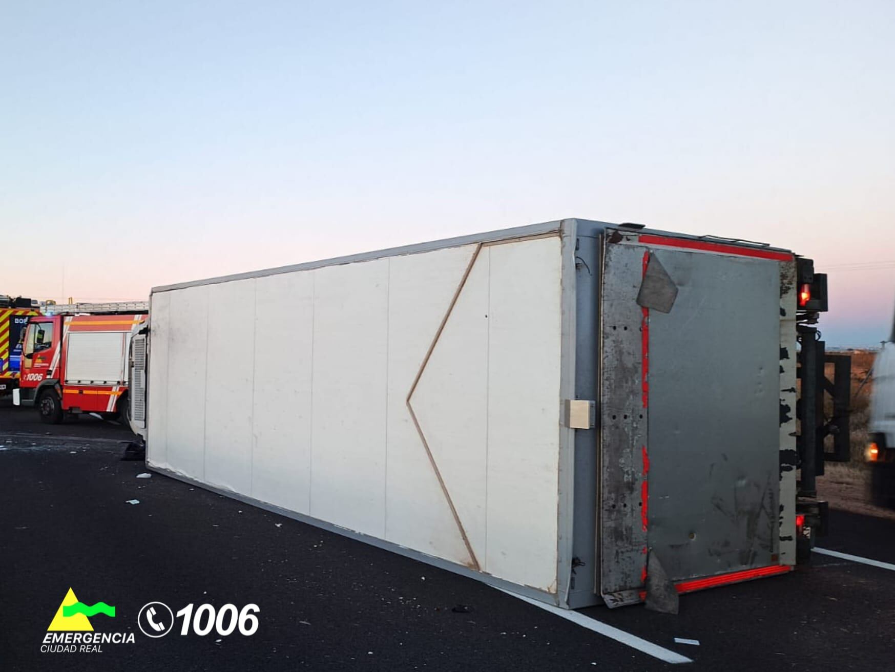 Camión volcado en la A4 en Valdepeñas este lunes