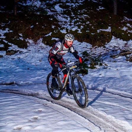 Iván Unsión tuvo que hacer frente a la nieve durante un tramo de la maratón madrileña.