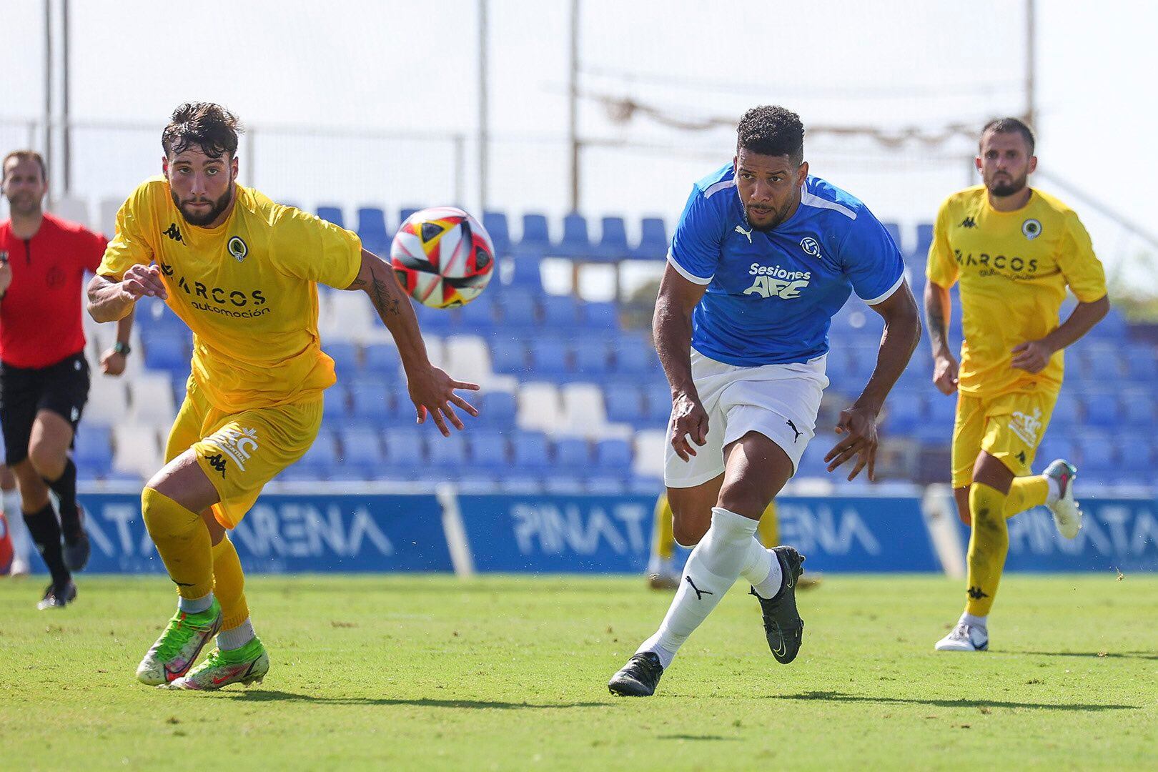Imagen del partido amistoso entre la Selección AFE y el Hércules CF, en Pinatar Arena