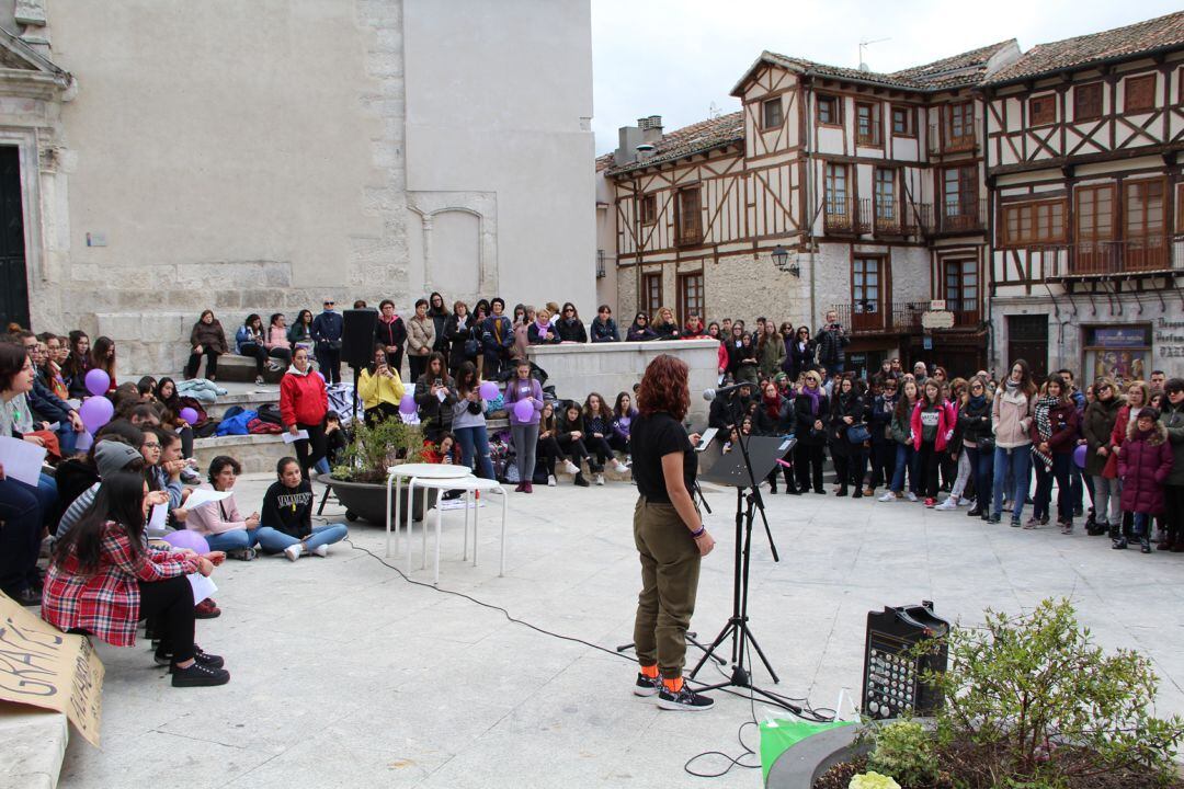 Cientos de mujeres y jóvenes participan en la concentración con motivo del Día Internacional de la Mujer en Cuéllar