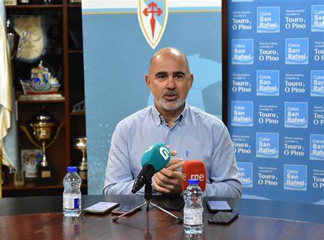 Antonio Quinteiro en la rueda de prensa en la que anunció su salida de la presidencia