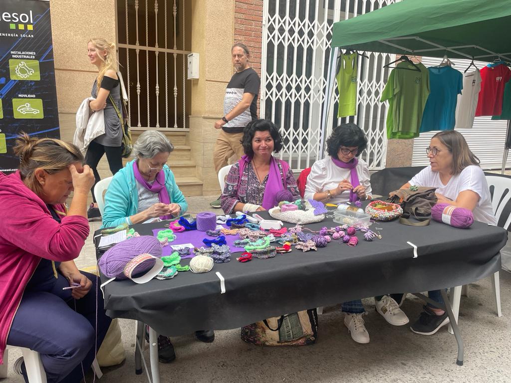 Vecinas en la celebración del Día de Convivencia Vecinal en Elche