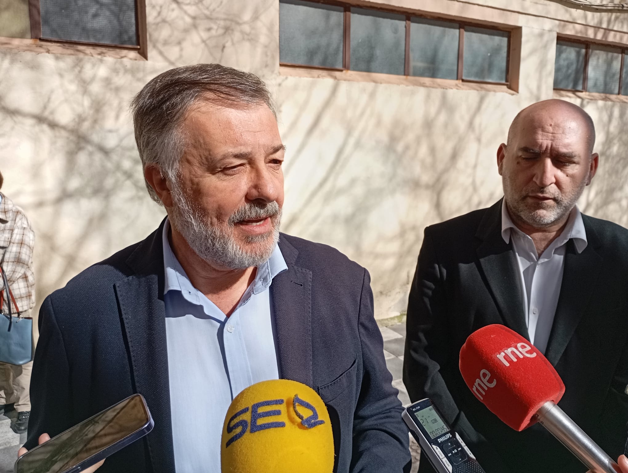 Darío Dolz, alcalde de Cuenca, atiende a los medios