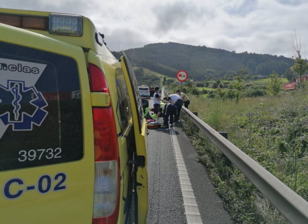 Archivo: Accidente en la A-8 de un motorista.