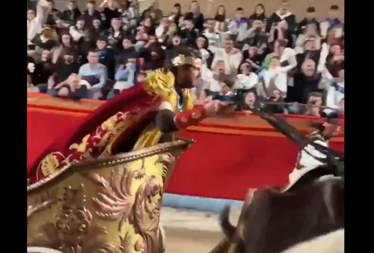 Fernando López Miras se disfraza de emperador romano para inaugurar la Semana Santa de Lorca