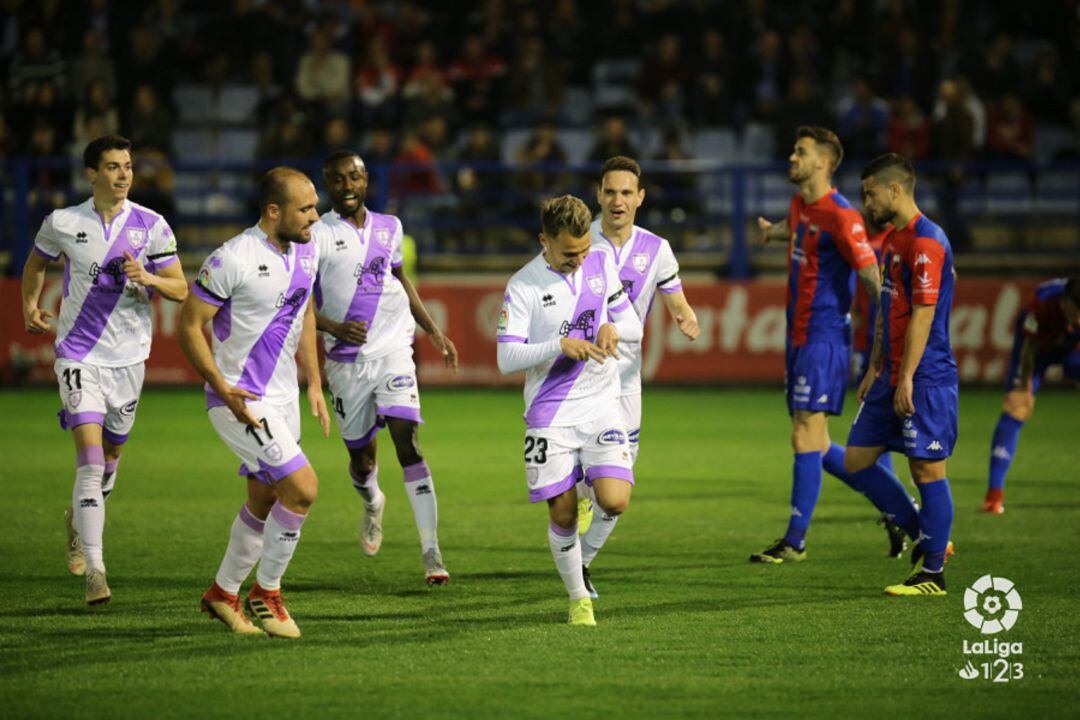 Fran Villalba celebra el gol marcado al Extremadura.