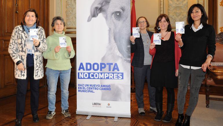 Presentación de una campaña para fomentar la adopción responsable