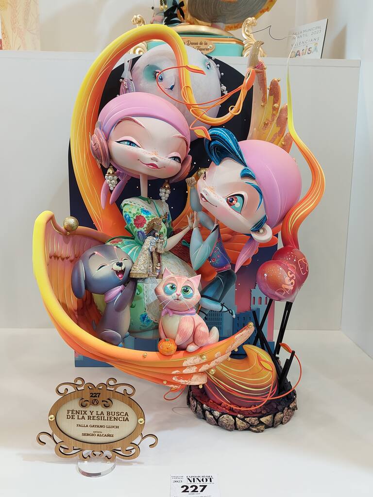 La Exposición del Ninot de las Fallas 2023 abre sus puertas con 750 figuras que rebosan diseño y sátira. Todas ellas quieren salvarse de las llamas gracias al voto popular.