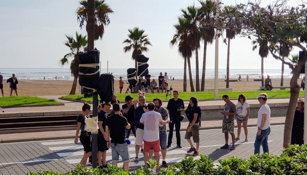 Uno de los momentos del rodaje de la película de Javier Fesser en la playa de Gandia. 