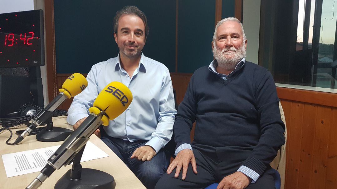 Juan Luis Vidal y Ramón Ruiz en el estudio de La Ventana de Cantabria 