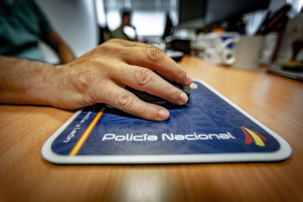 Reportaje al grupo de investigación tecnológica GIT de la Policía Nacional