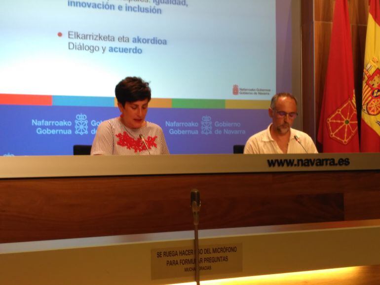 La consejera de Educación, María Solana, junto al director general de Educación, Roberto Pérez.