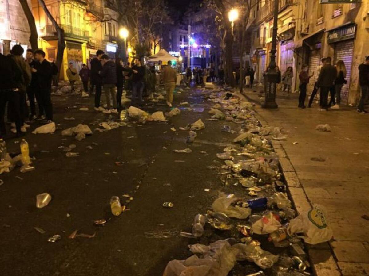 El Ayuntamiento de València se pone serio con la suciedad en Fallas