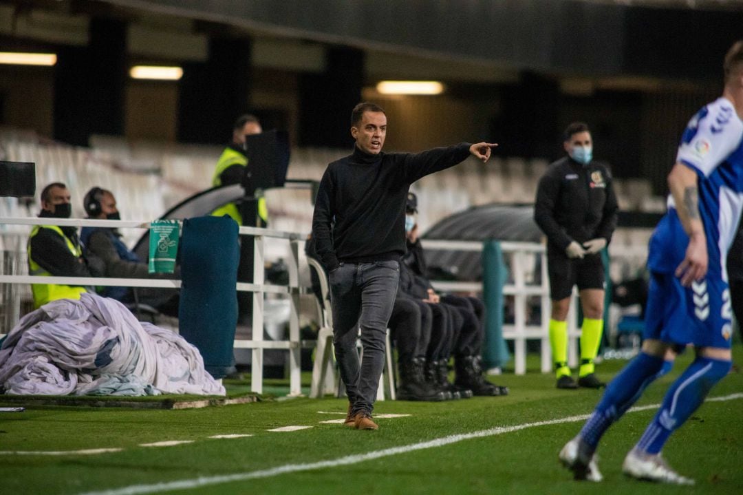 Borja Jiménez dirigiendo al equipo el pasado domingo