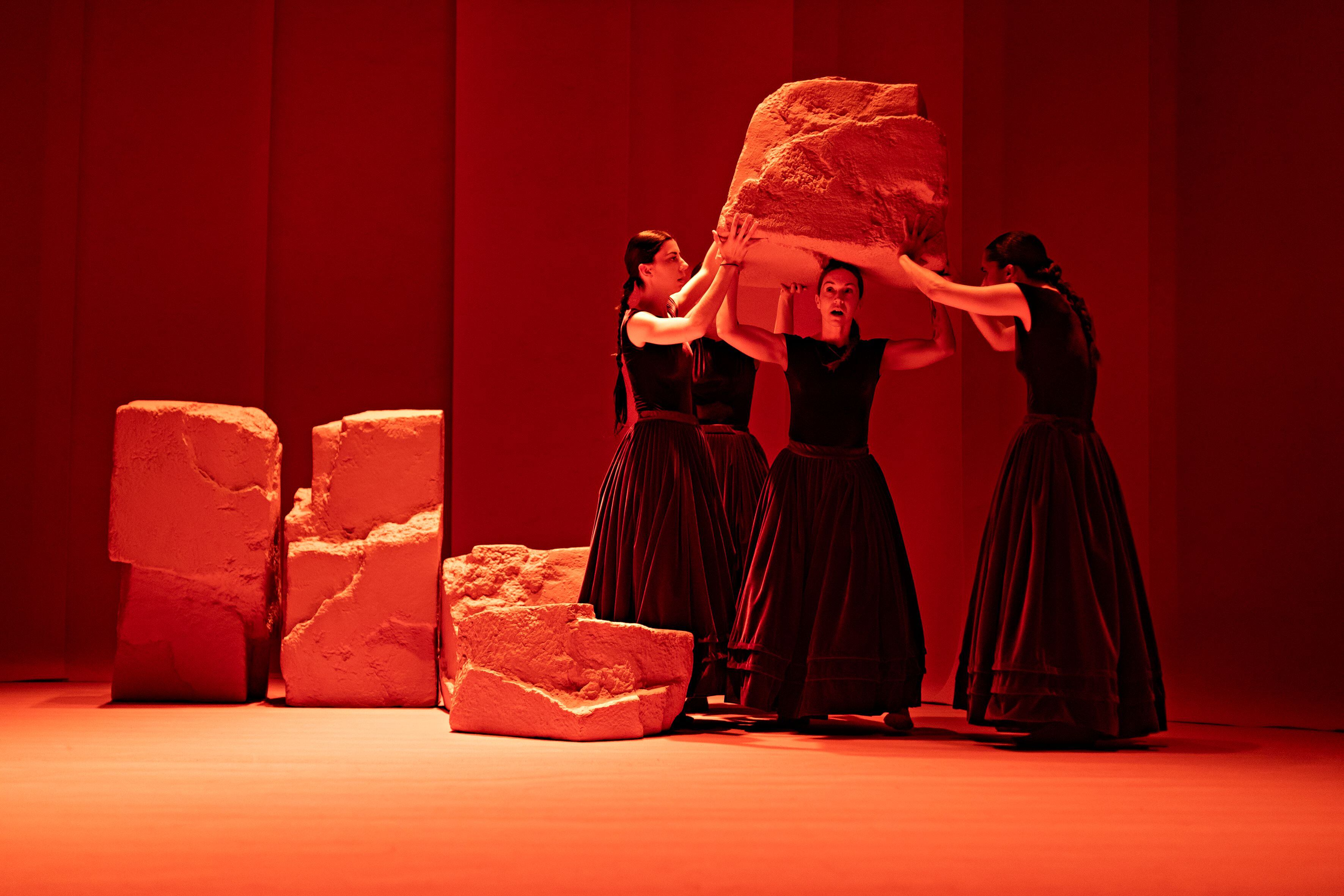 Interpretación da obra Dique, de Nova Galega de Danza | Foto: Vanessa Rábade