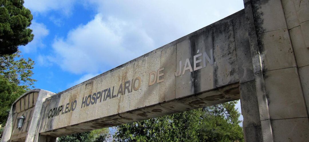 Entrada al Hospital Universitario de Jaén.