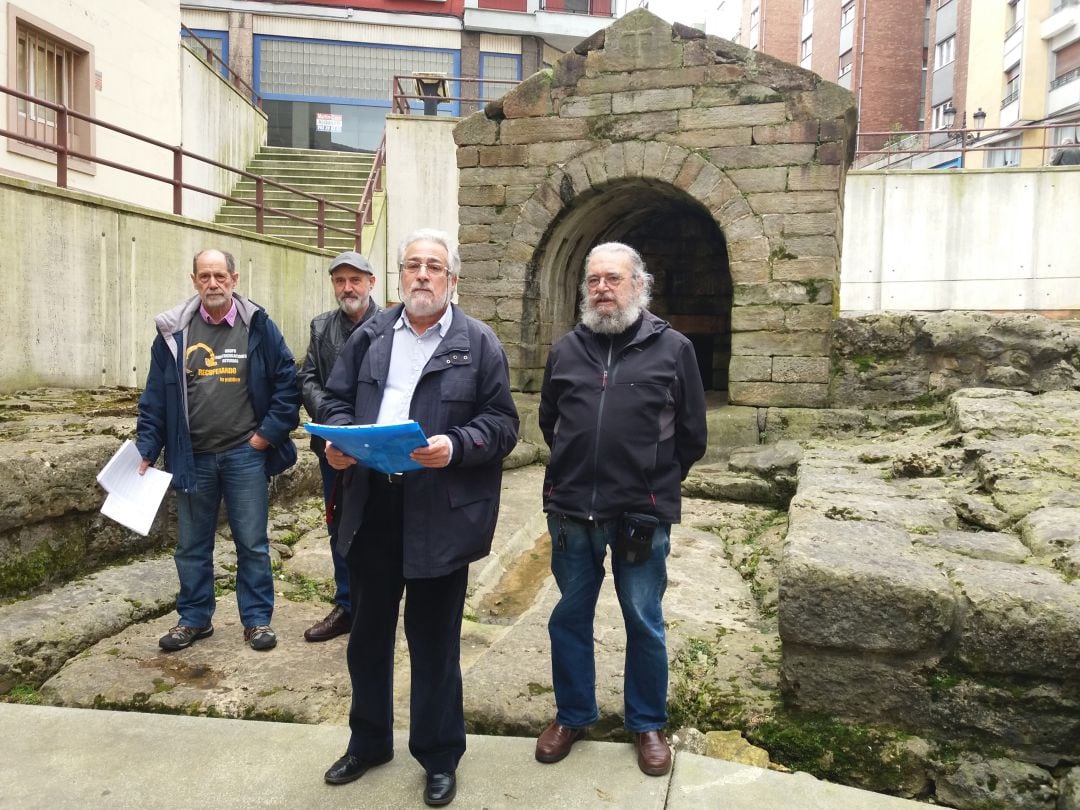 &quot;La Fuente de Foncalada es lo único que nos queda a los asturianos del Prerrománico&quot;