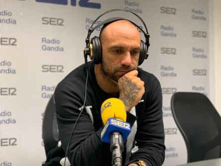 Raúl Bravo en los estudios de Radio Gandia SER