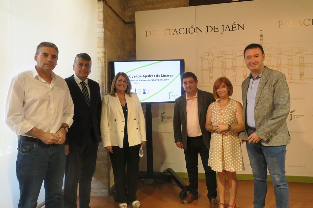 Autoridades municipales, de la Diputación y la RFEA presentan los torneos