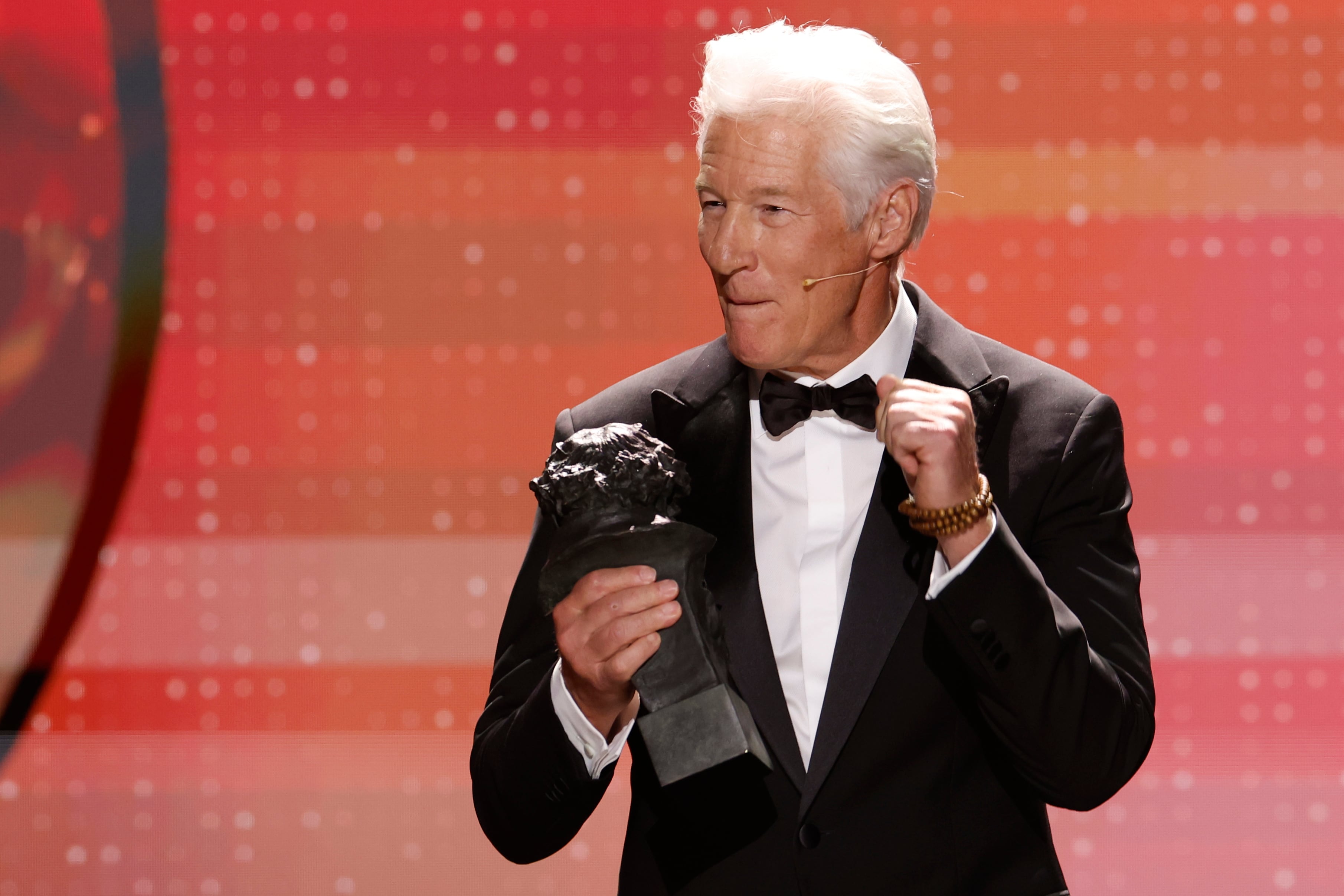 El actor estadounidense Richard Gere recibe el Goya Intarnacional en la 39 edición de los Premios Goya de la Academia de Cine