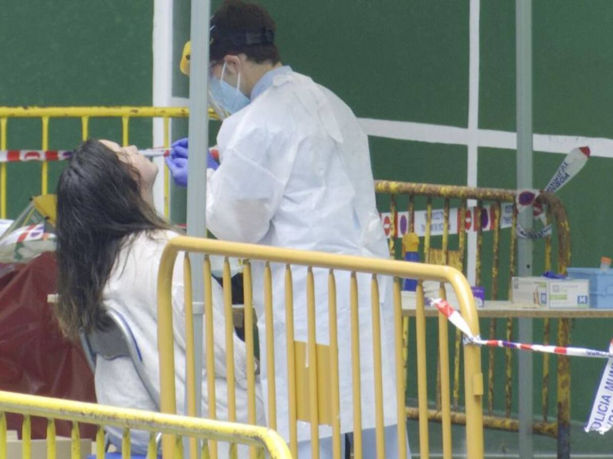 COVID-19: Los contagios se disparan y superan los 800 positivos