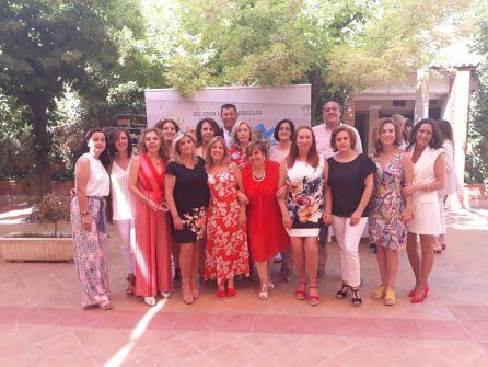 Grupo de alumnas y alumnos de la promoción del 87