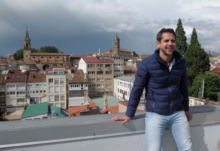 Alfredo Sáenz en las instalaciones de Cadena SER Vitoria.