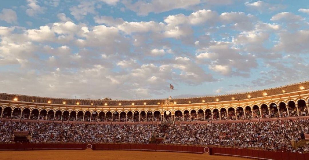 La estampa de los tendidos llenos en la maestranza no se ha podido vivir este año a causa del coronavirus