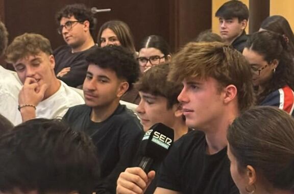 Grup d&#039;estudiants entre el públic assistent