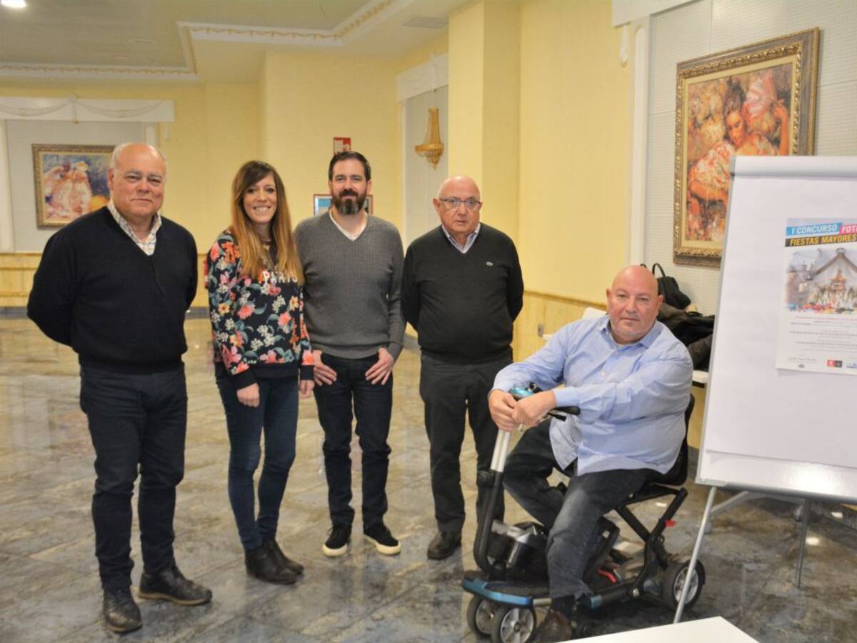 Elda presenta el I Concurso de Fotografía de las Fiestas Mayores