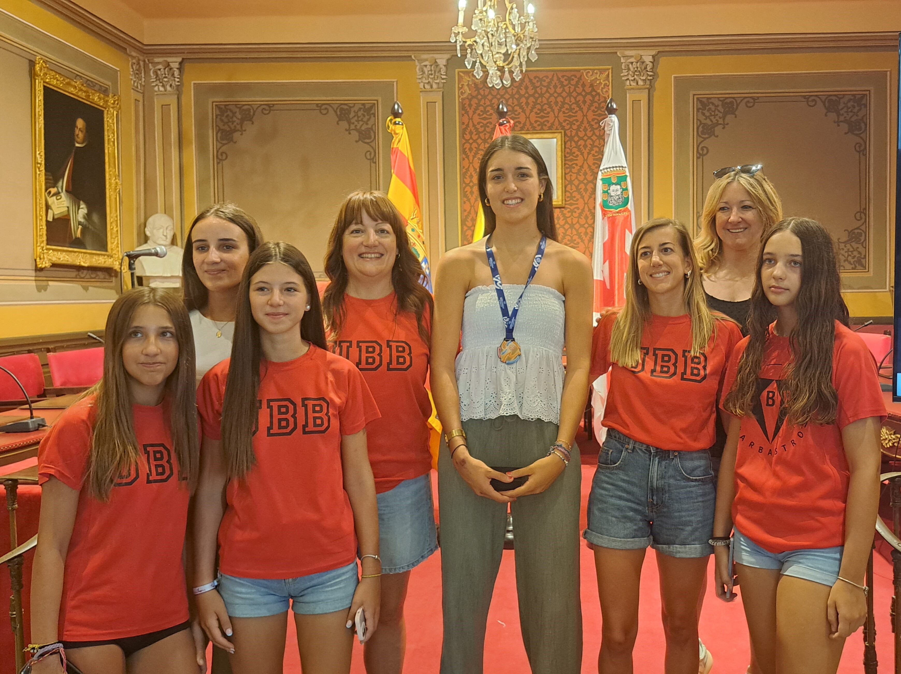 Marina Mata junto a la UBB.