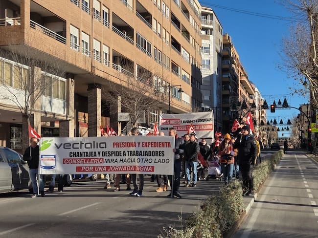 La manifestación que ha cortado el tráfico de forma puntual ha partido desde la estación de autobuses