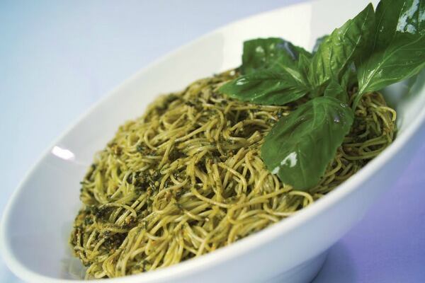 Pasta con pesto de albahaca