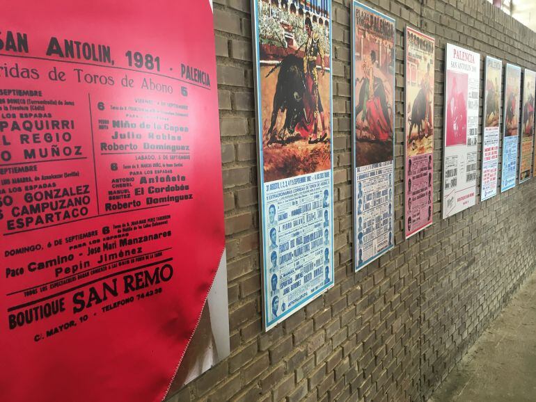Imagen de los carteles de la exposición que se puede visitar en la Plaza de Toros