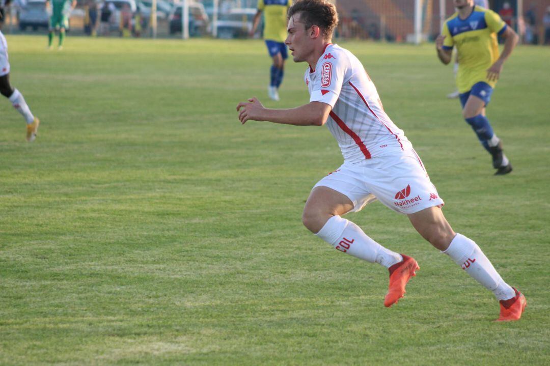 Marcos González volvió al lateral izquierdo de la Cultural